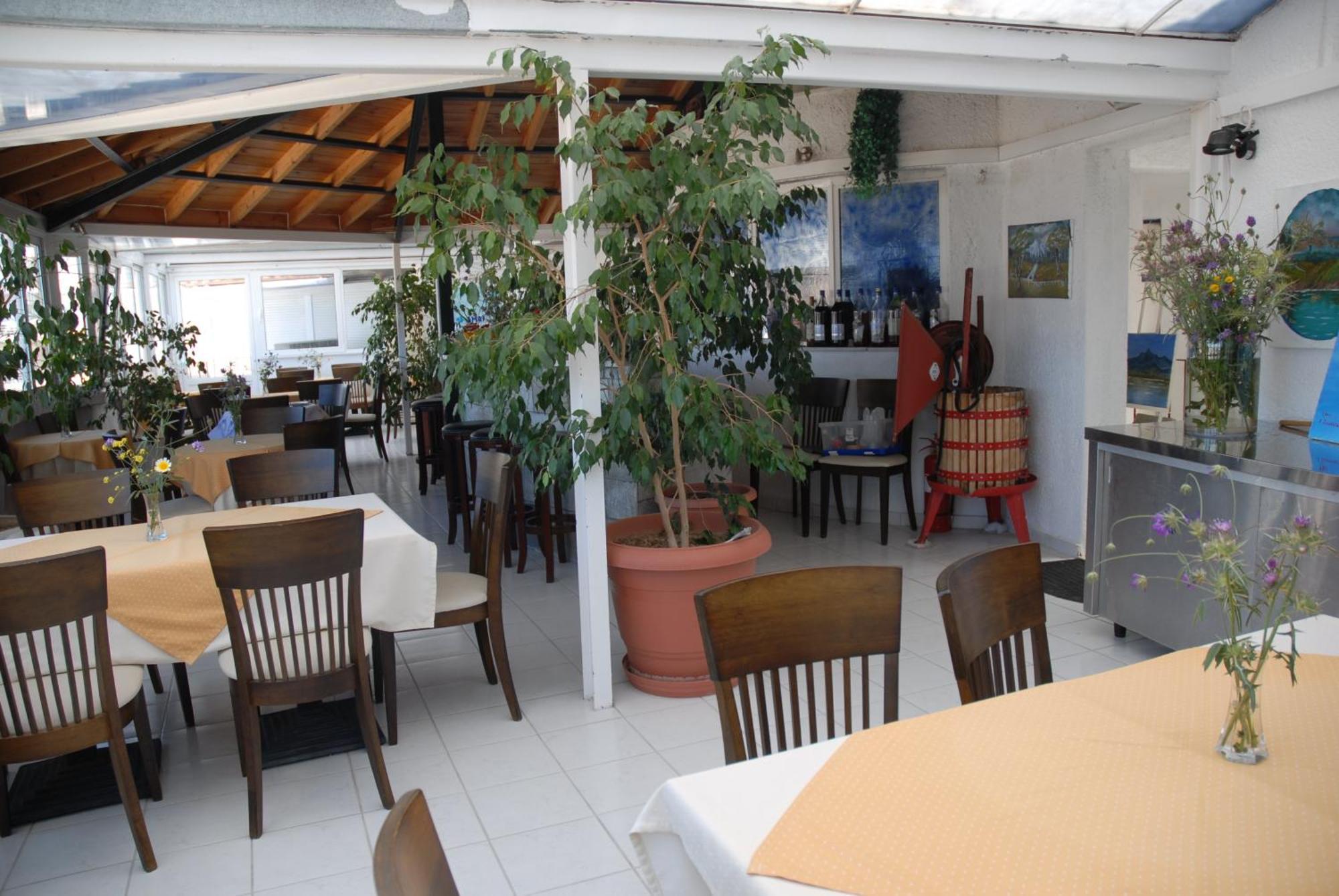 קארלובאסי Amanda Hotel מראה חיצוני תמונה