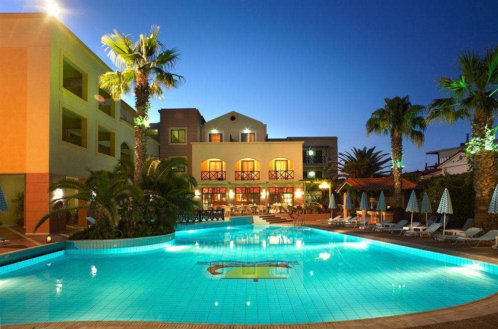 קארלובאסי Amanda Hotel מראה חיצוני תמונה